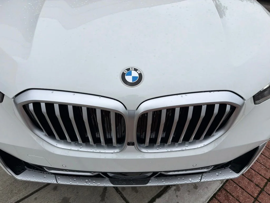 New 2026 Alpine White BMW sDrive40i image 12