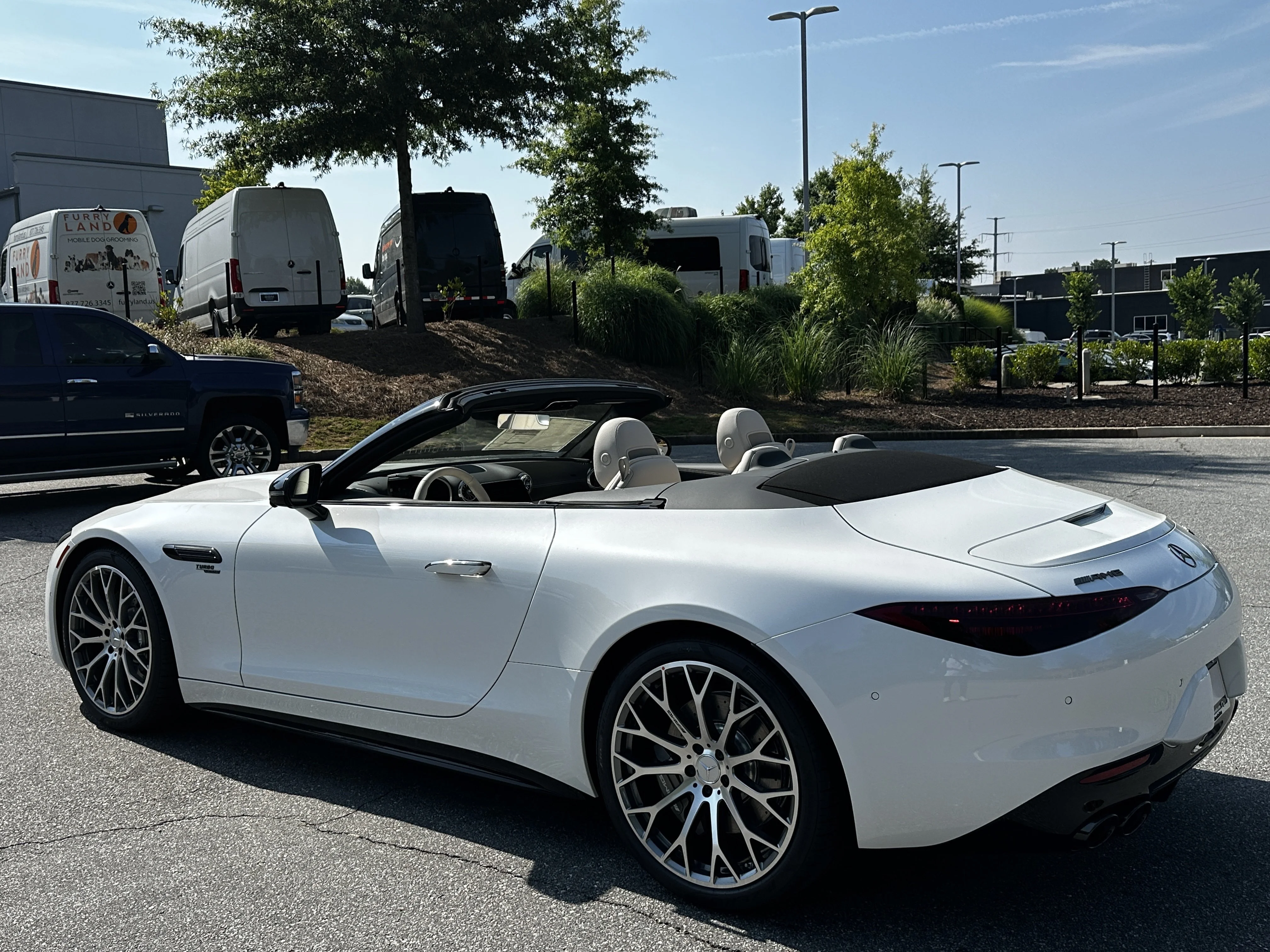 New 2026 MANUFAKTUR Moonlight White Metallic Mercedes-Benz AMG® SL 43 image 6