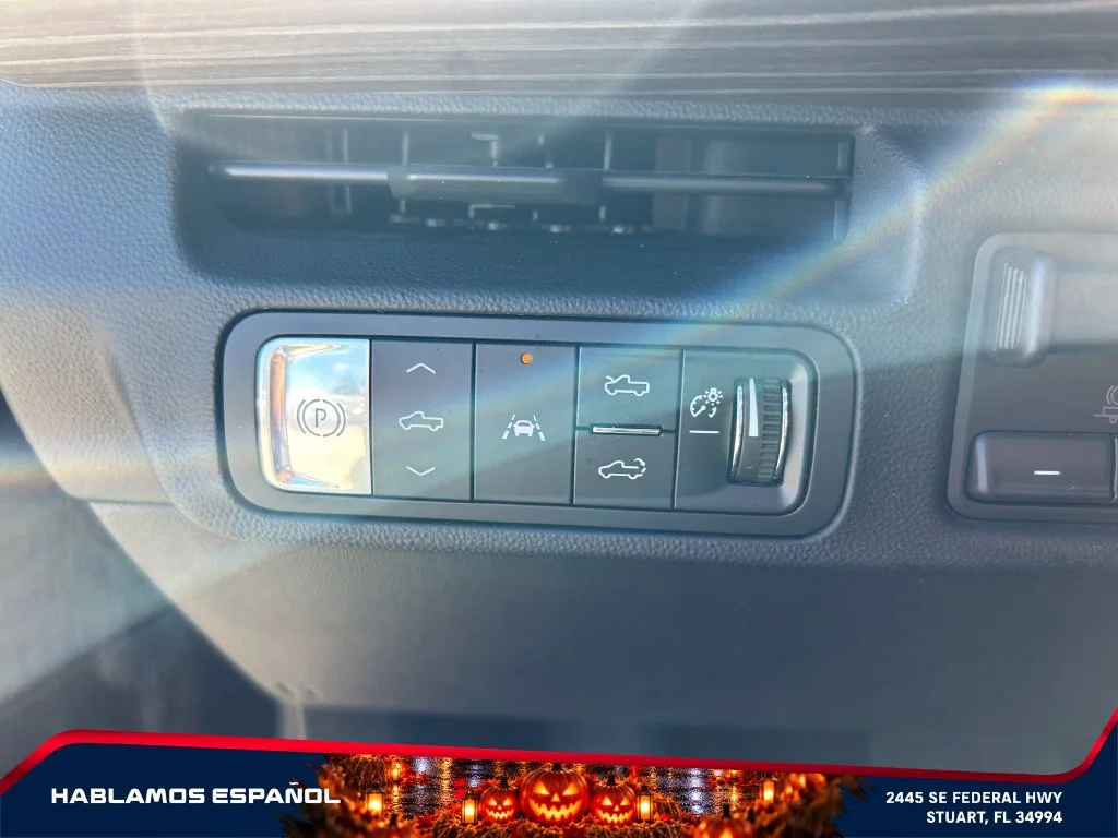 Used 2025 Onyx Black GMC Extended Range Denali image 18
