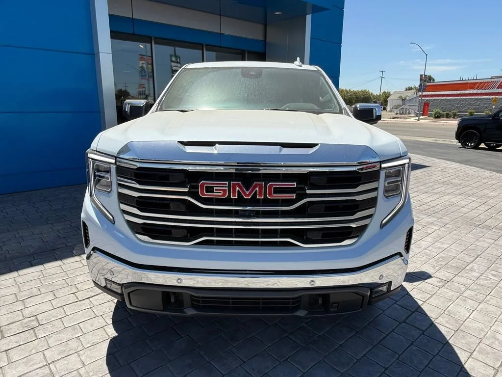 New 2026 Glacier White Tricoat GMC SLT image 3