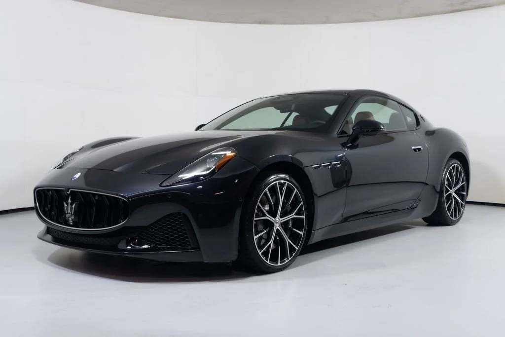 Used 2025 Nero Assoluto Metallic Maserati Granturismo image 11