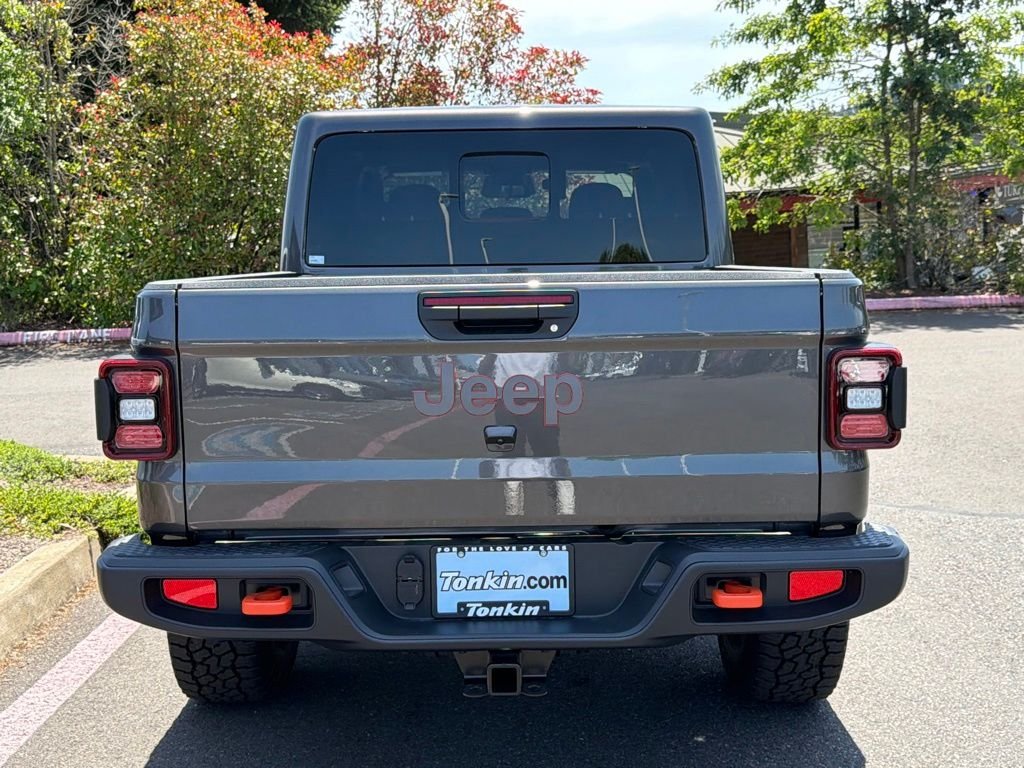 New 2026 Granite Crystal Metallic Clear-Coat Exterior Paint Jeep Mojave image 6