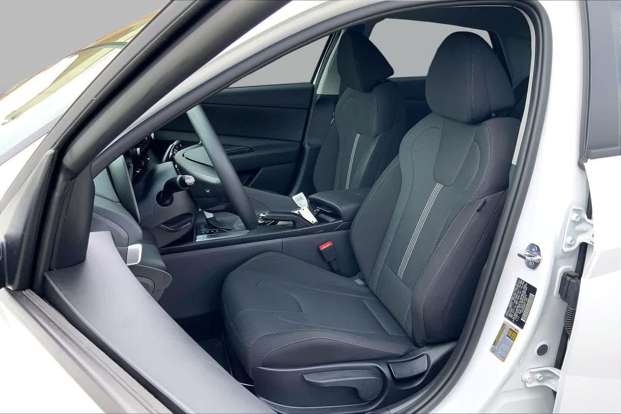 New 2026 Serenity White Hyundai SE image 7