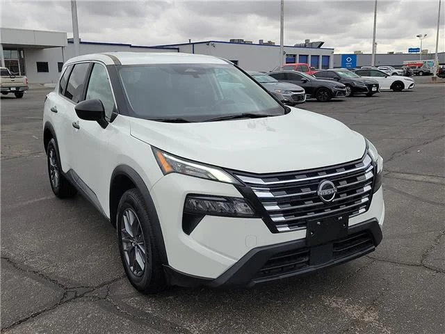 Used 2024 Glacier White Nissan S image 5