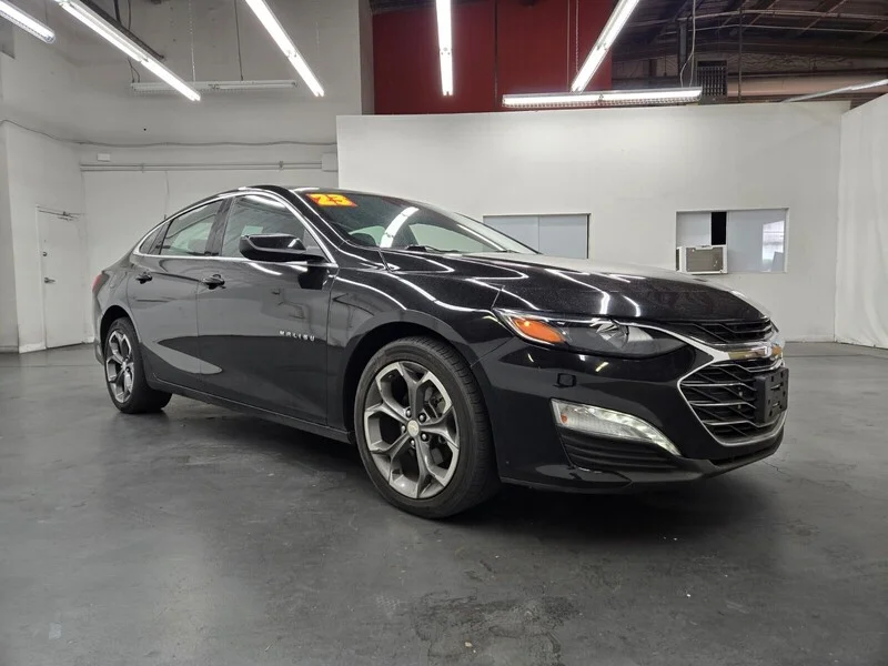 Used 2023 Mosaic Black Metallic Chevrolet LT image 4