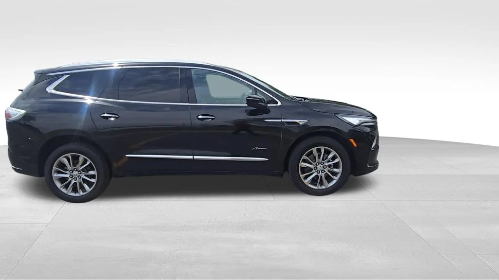 Used 2024  Buick Avenir image 9
