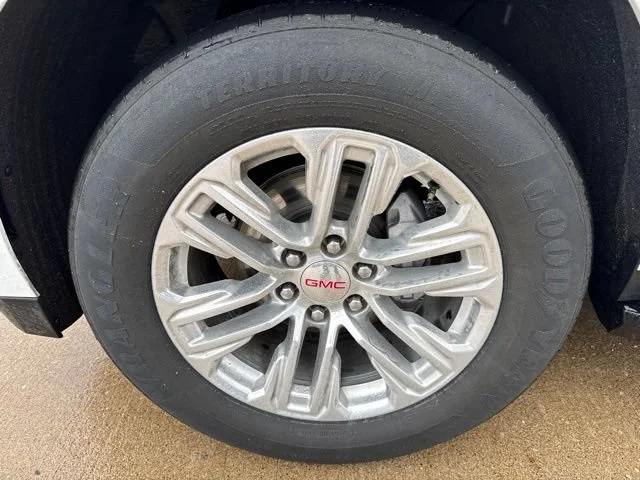Used 2023 White Frost Tricoat GMC SLT image 25