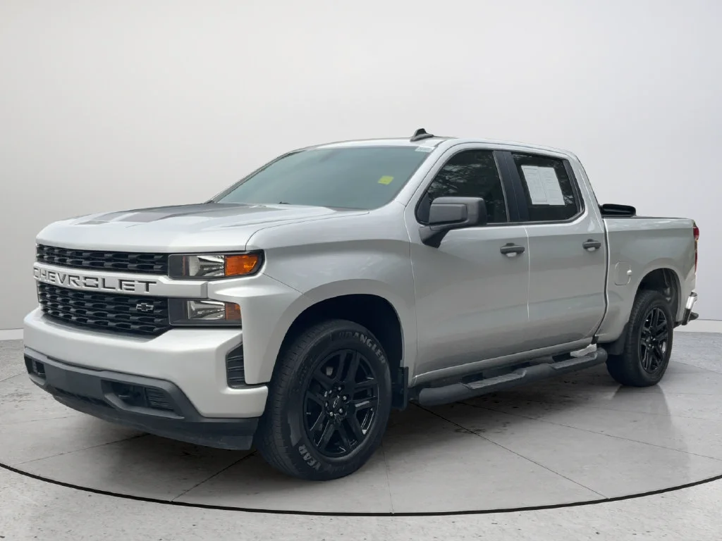 Used 2022 SILVER ICE METALLIC Chevrolet Custom image 4
