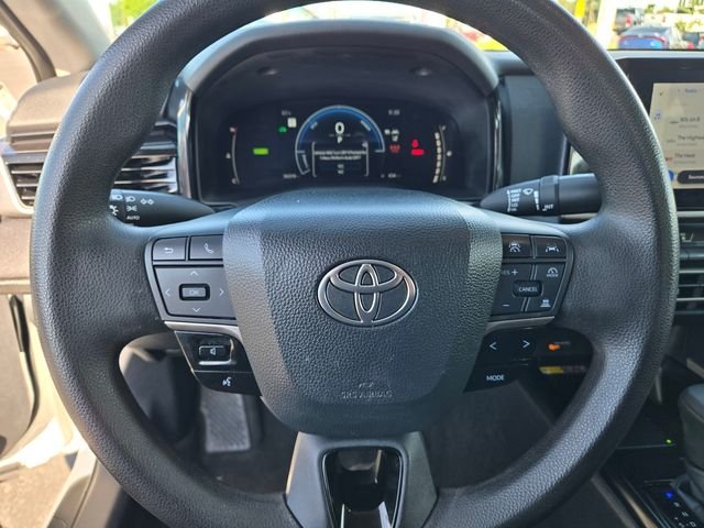 Used 2025 White Toyota LE image 22