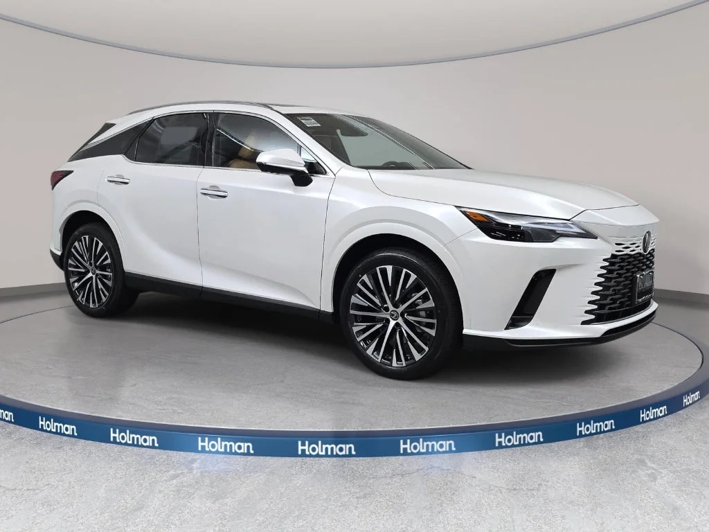 New 2026 Eminent White Pearl Lexus PREMIUM PLUS image 3