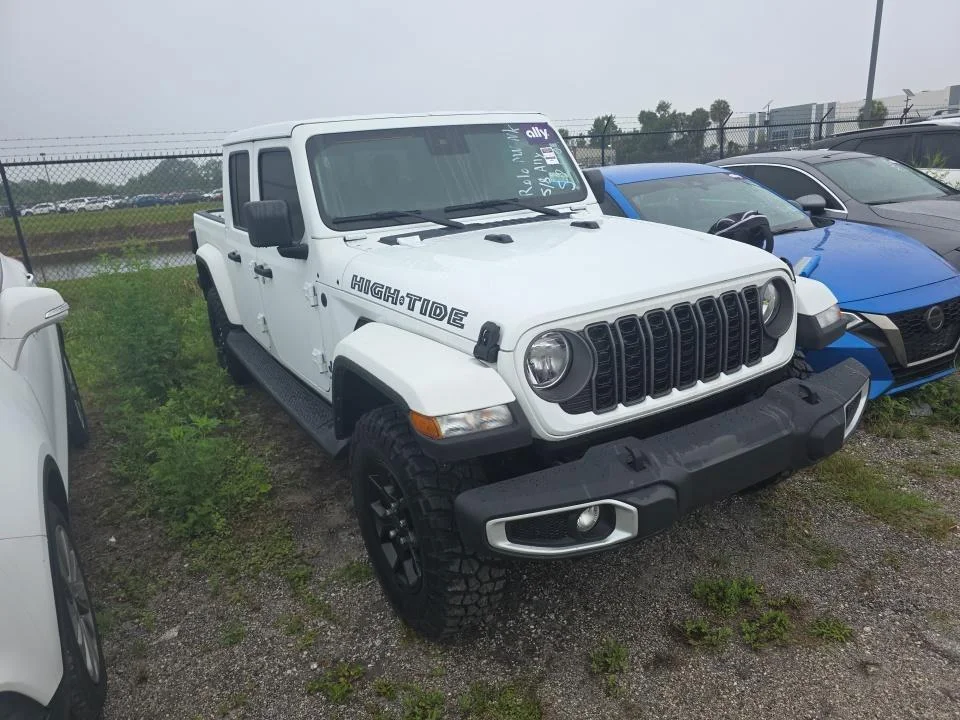 Used 2025 White Jeep High Tide image 2