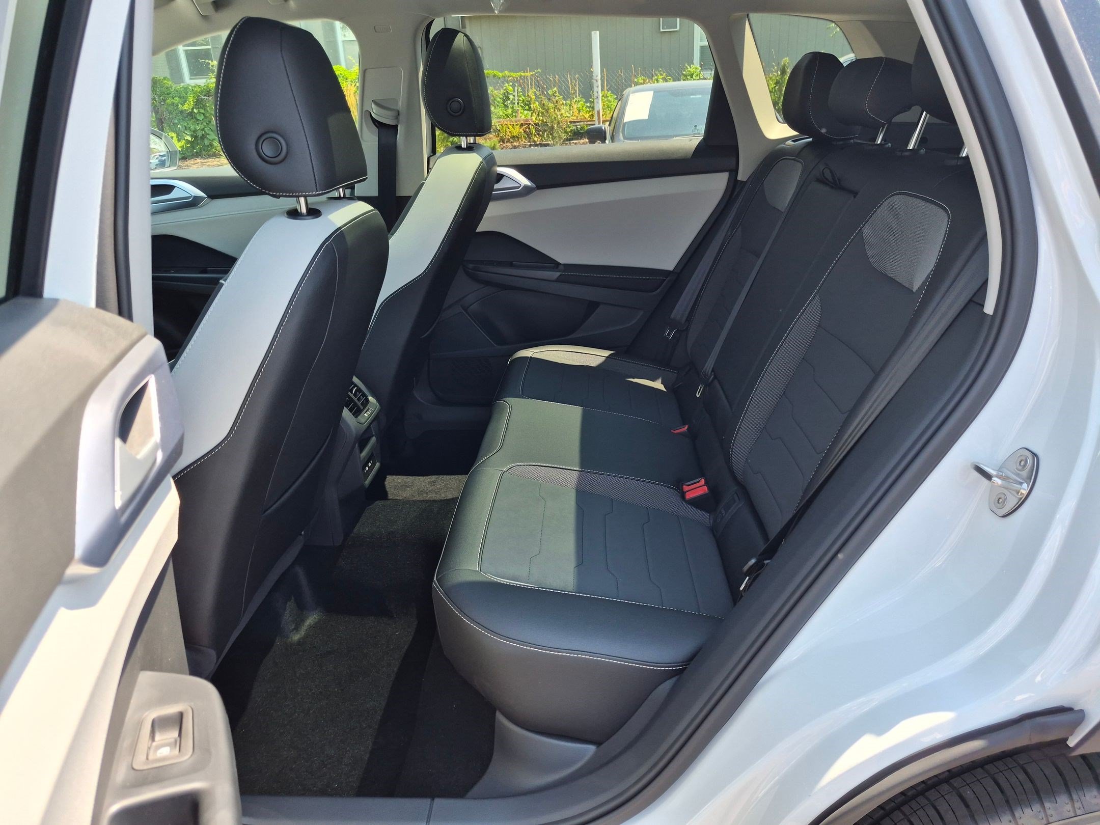 New 2026 Pure White Volkswagen SE image 14