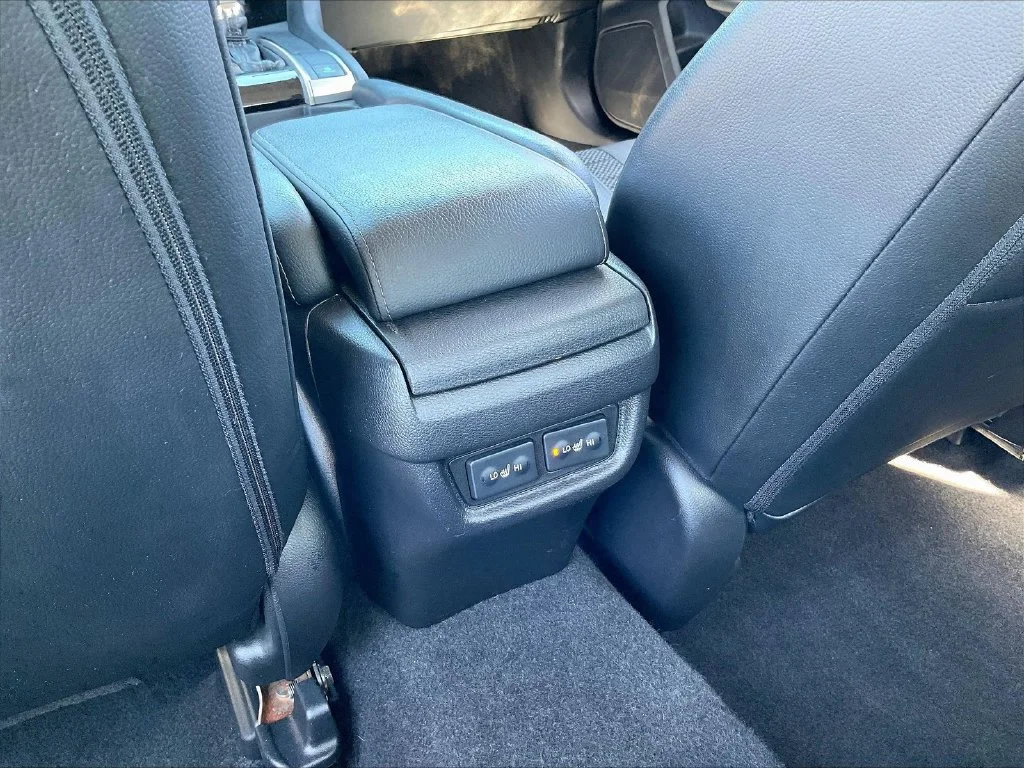 Used 2020 White Honda Touring image 11
