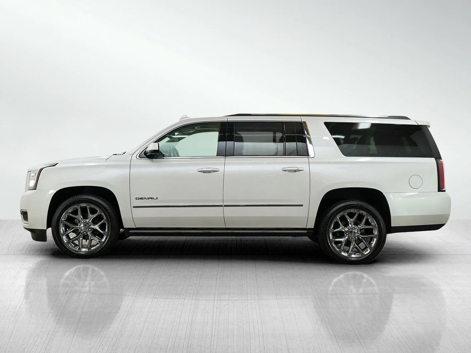 Used 2020 GMC Yukon XL Denali with VIN 1GKS2HKJ6LR279319 for sale in Bloomington, Minnesota