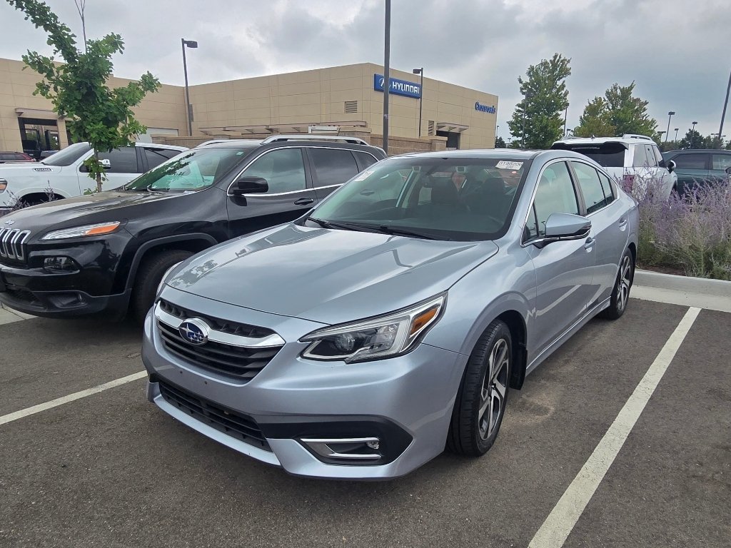 Used 2022 Ice Silver Metallic Subaru Limited image 1