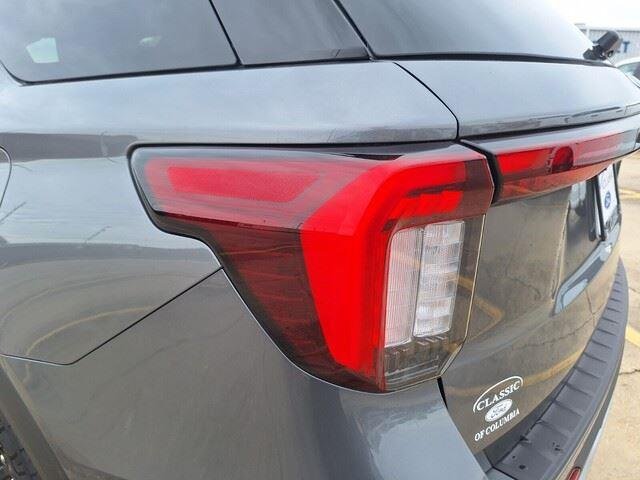 New 2026 Carbonized Gray Metallic Ford Tremor® image 32