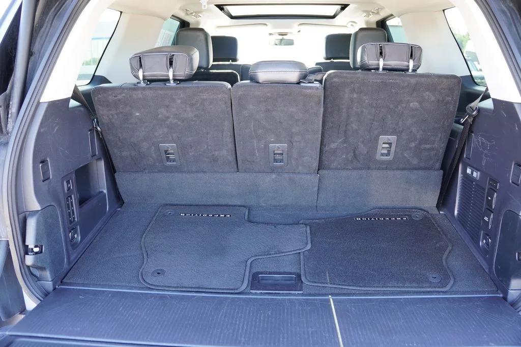 Used 2025 Silver Ford Platinum image 24