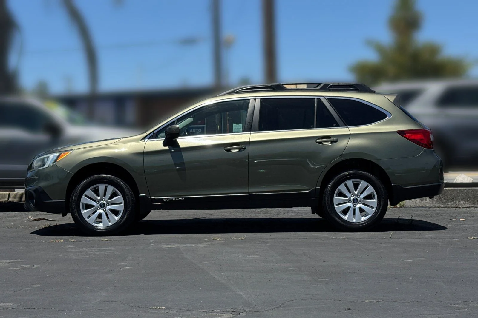 Used 2016 Wilderness Green Metallic Subaru 2.5i Premium image 30