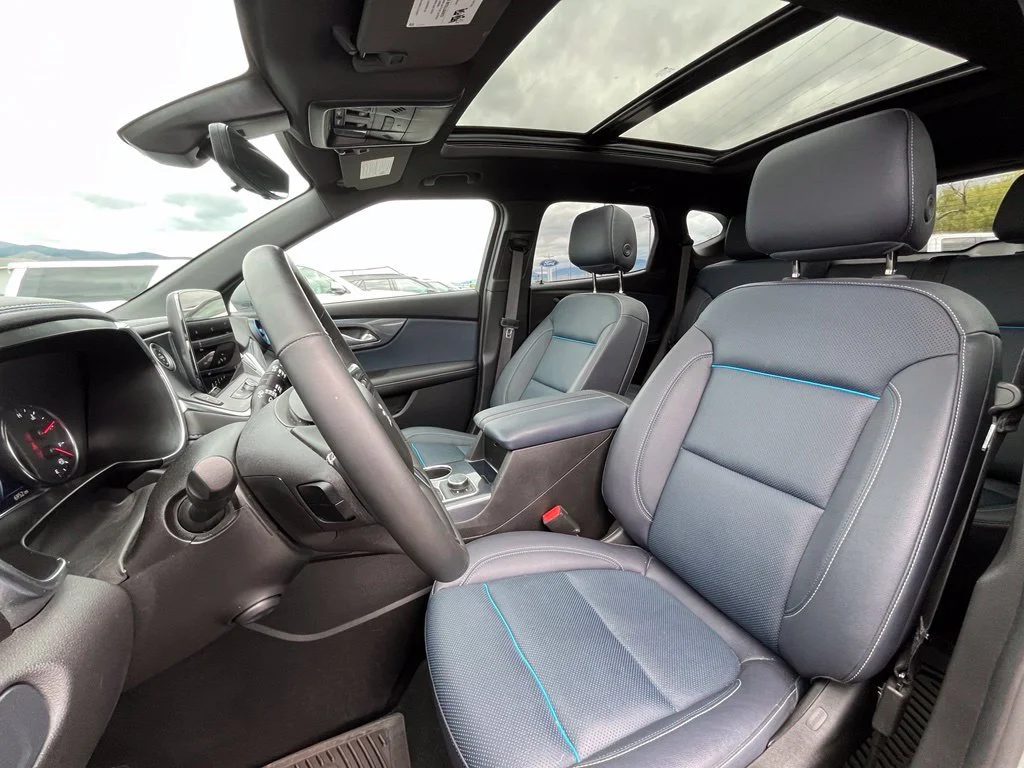Used 2025 Sterling Gray Metallic Chevrolet RS image 9
