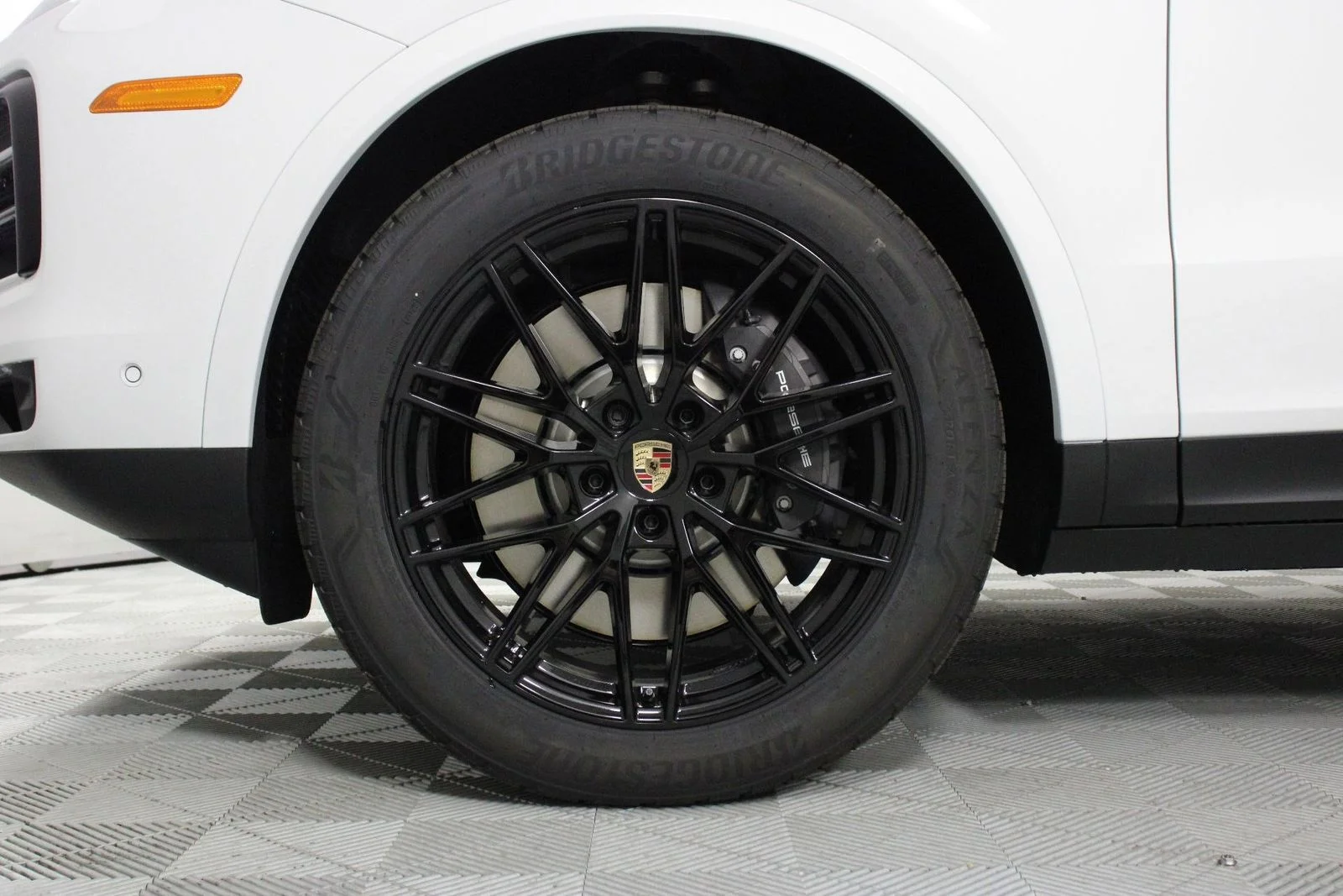 2026 Porsche Cayenne E-Hybrid - Photo 17