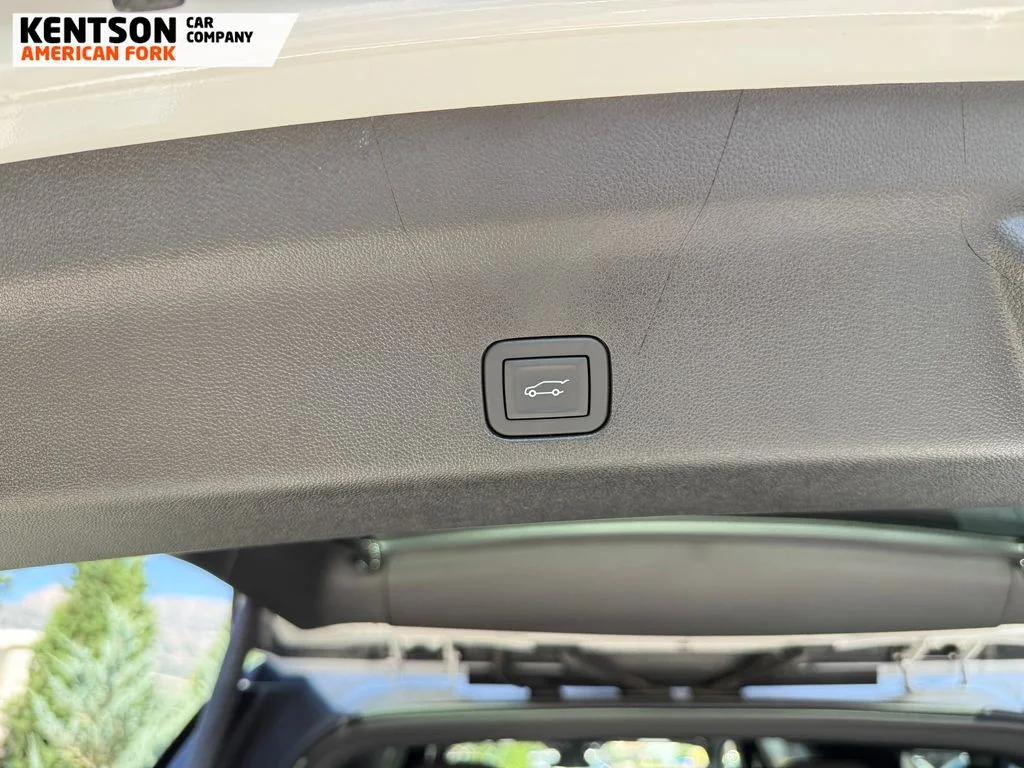 Used 2025 White Chevrolet RST image 35