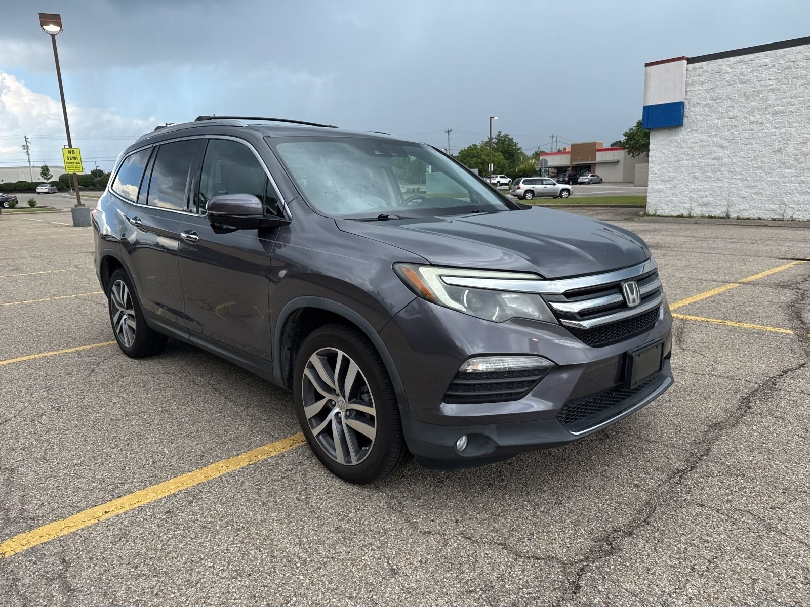 Used 2018 Modern Steel Metallic Honda Touring image 14