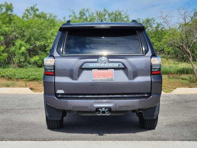 Used 2022 Gray Toyota SR5 4x2 image 6