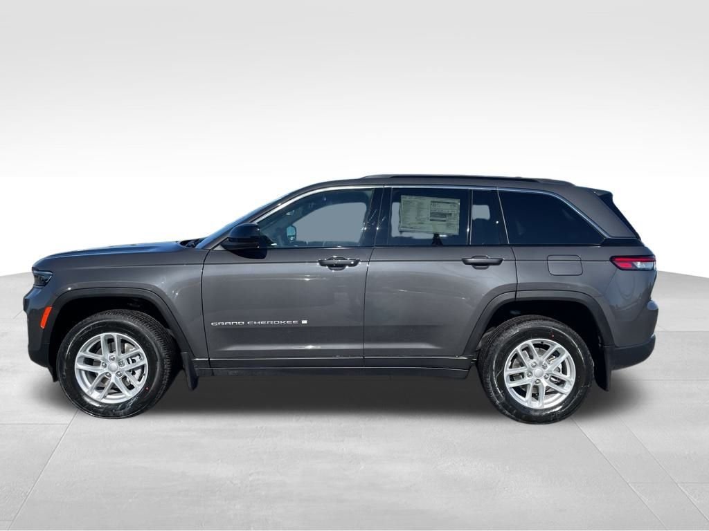 New 2026 Baltic Gray Metallic Clear-Coat Exterior Paint Jeep Laredo X image 2