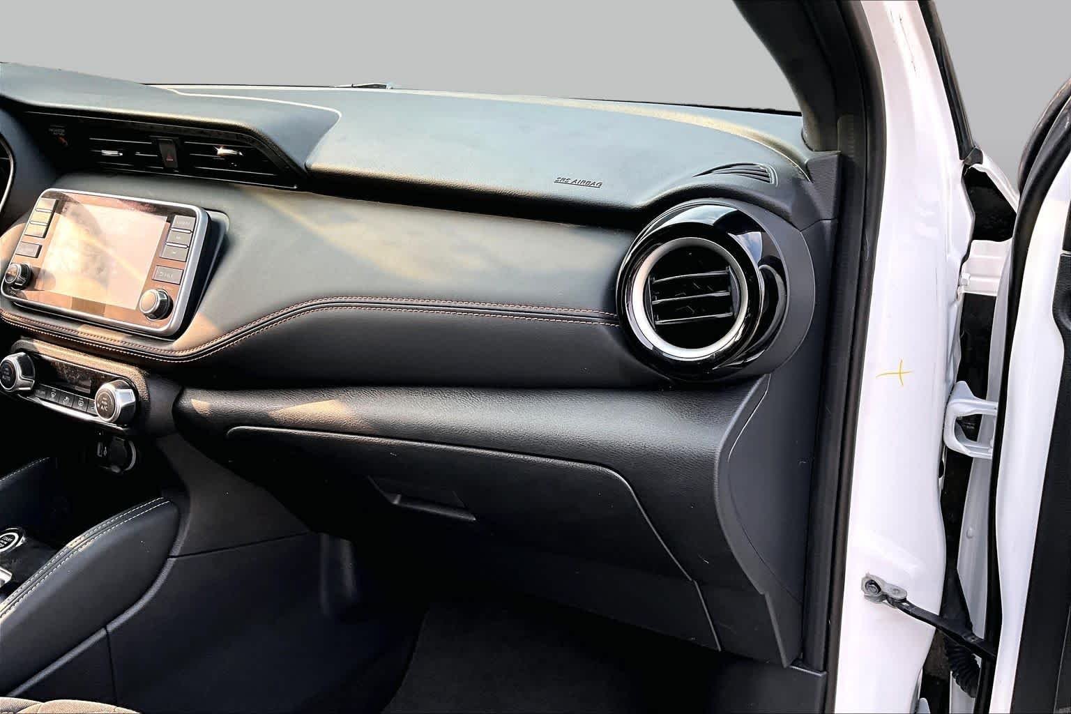 Used 2020 Aspen White/Super Black Nissan SR image 17