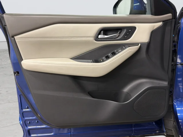 Used 2023 Blue Nissan SL image 24