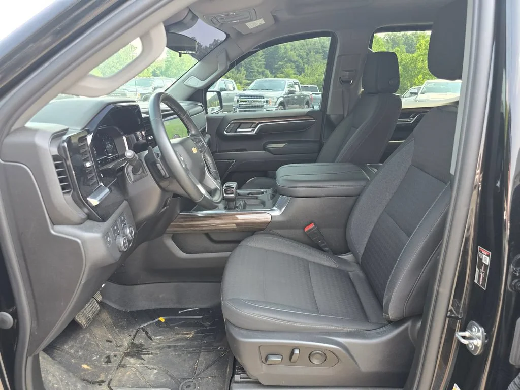 Used 2023 Black Chevrolet LT image 4
