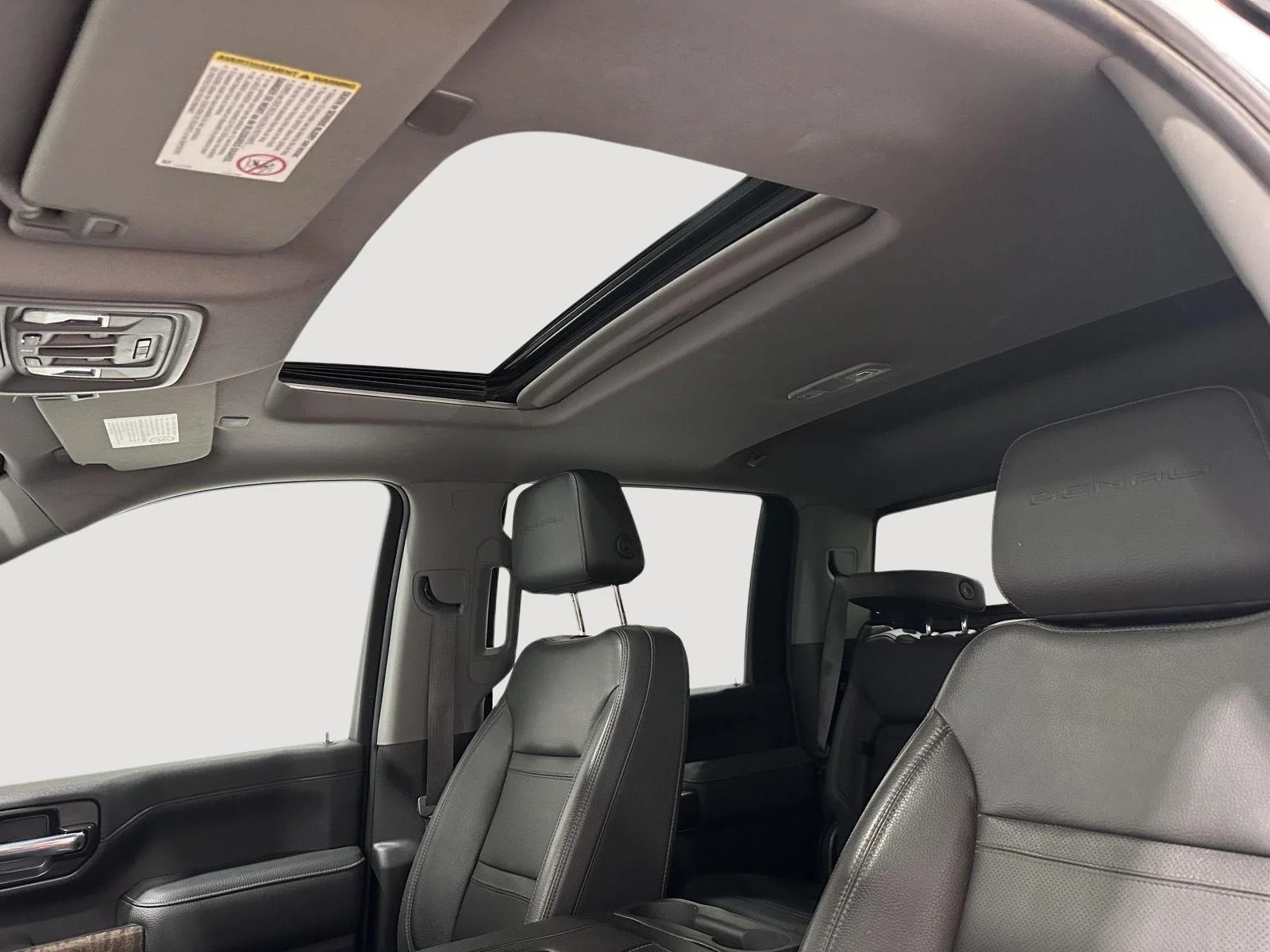 Used 2021 White Frost Tricoat GMC Denali image 18