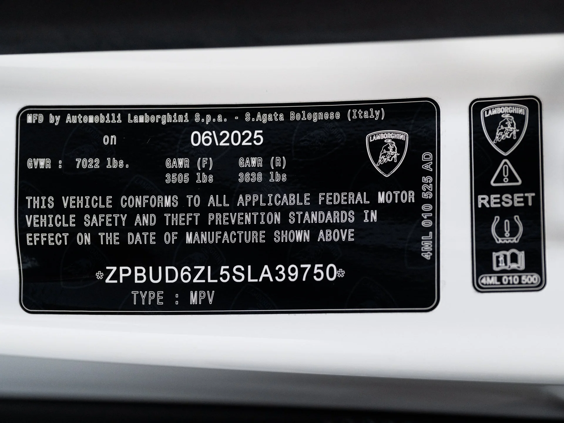 Used 2025  Lamborghini SE image 43
