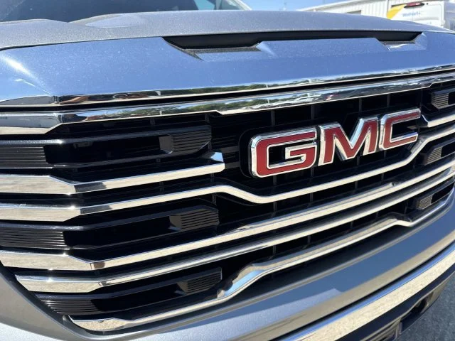 Used 2025 Silver GMC SLT image 4