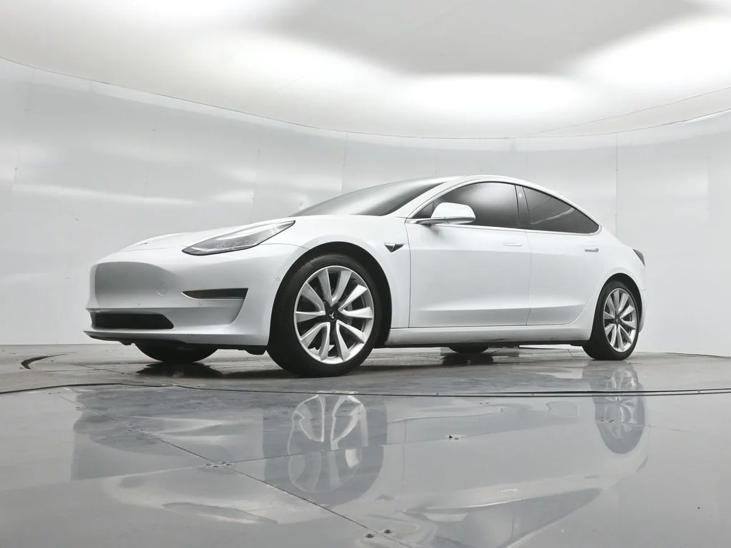 Used 2020  Tesla Standard Range Plus image 39