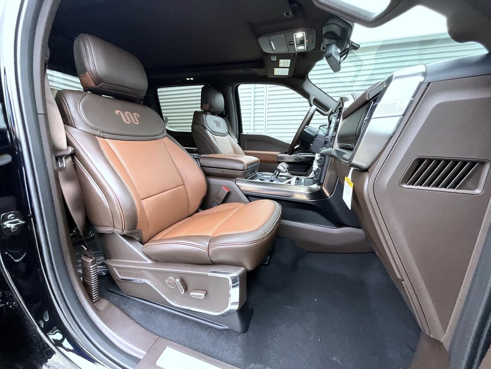New 2026 Agate Black Metallic Ford King Ranch image 17
