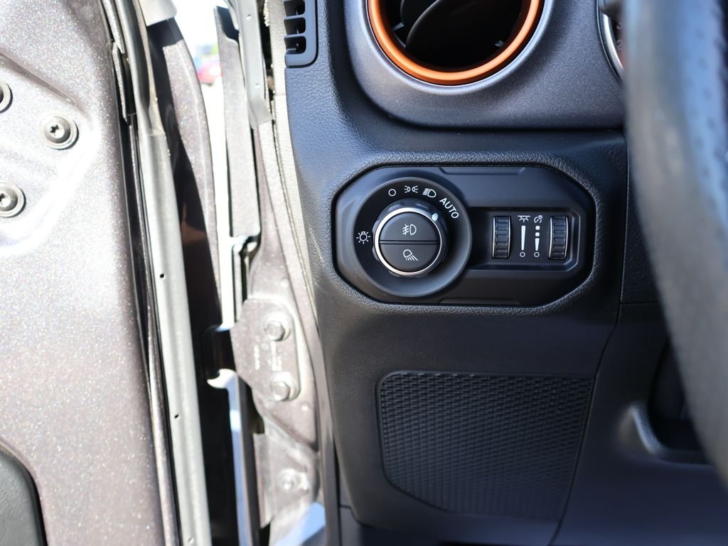 Used 2021 Granite Crystal Metallic Clearcoat Jeep Mojave image 37