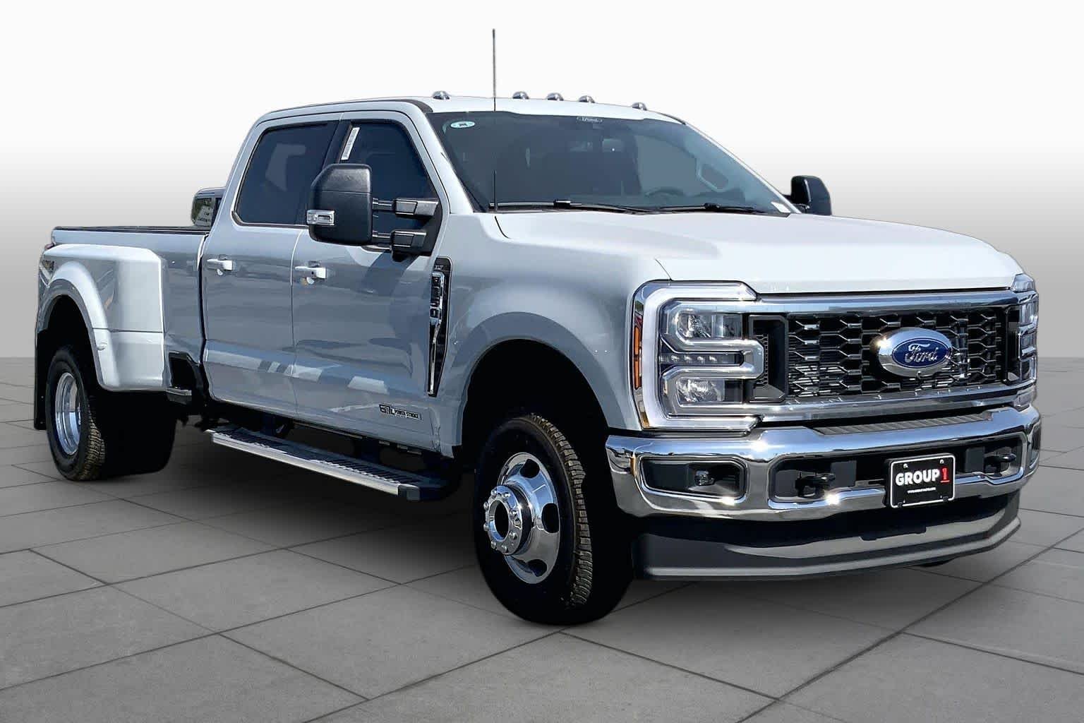 New 2026 Avalanche Ford F-350® XLT image 2