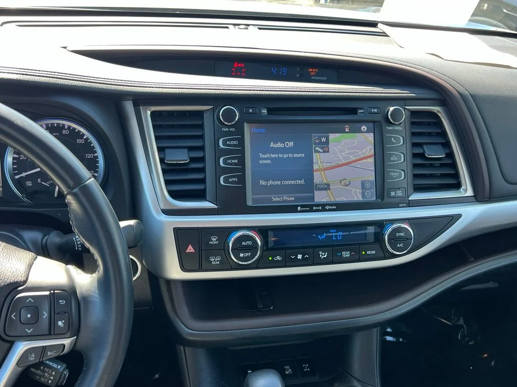 Used 2017 Predawn Gray Mica Toyota XLE image 21