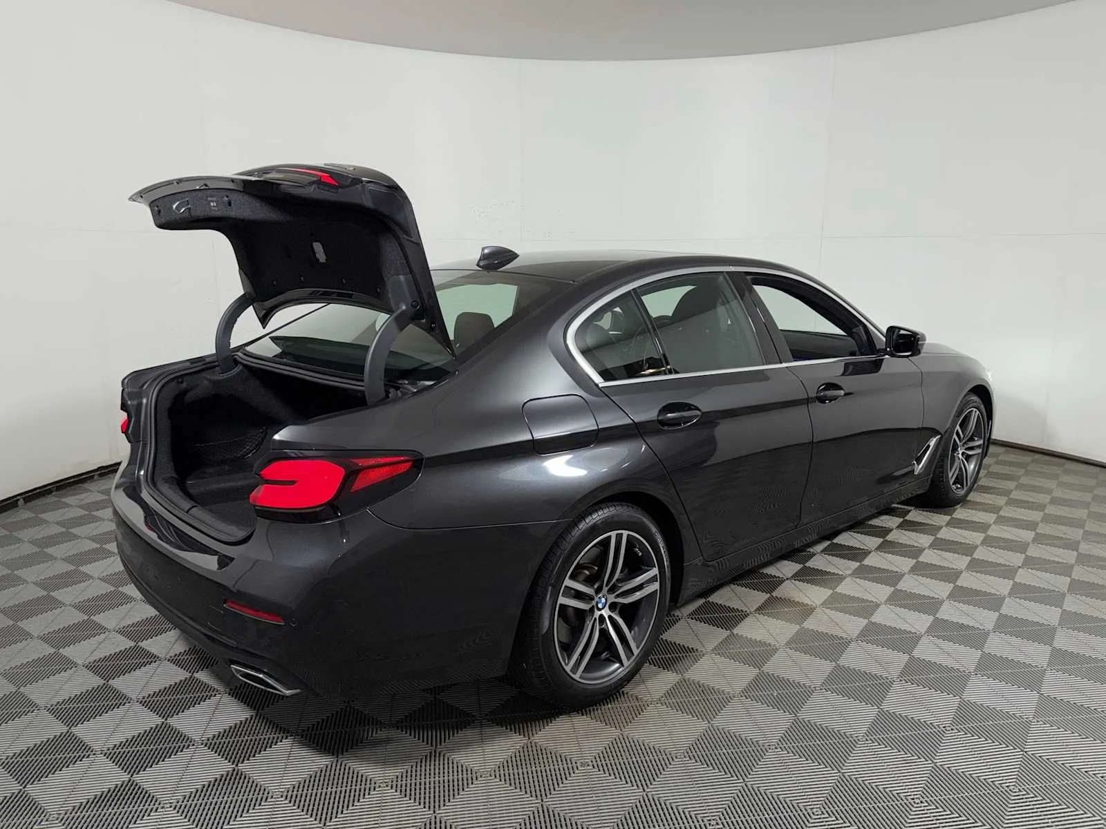 2023 BMW 5 Series 530i - Photo 23