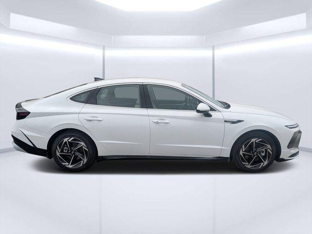 New 2026 White Hyundai SEL Sport image 2