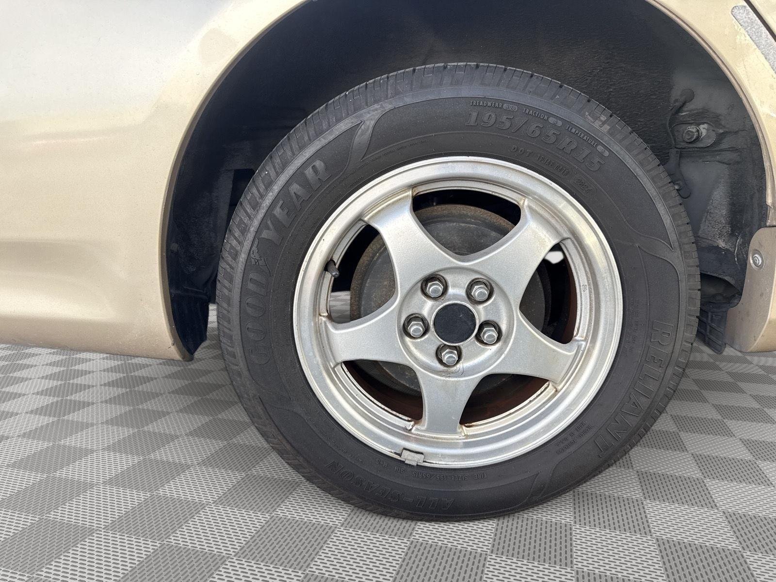 Used 2011 Sandy Beach Metallic Toyota LE image 17