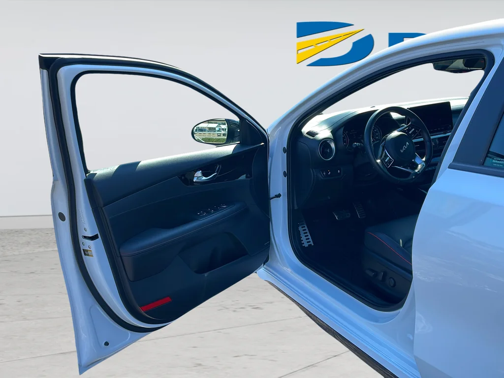 Used 2023 White Kia GT image 35