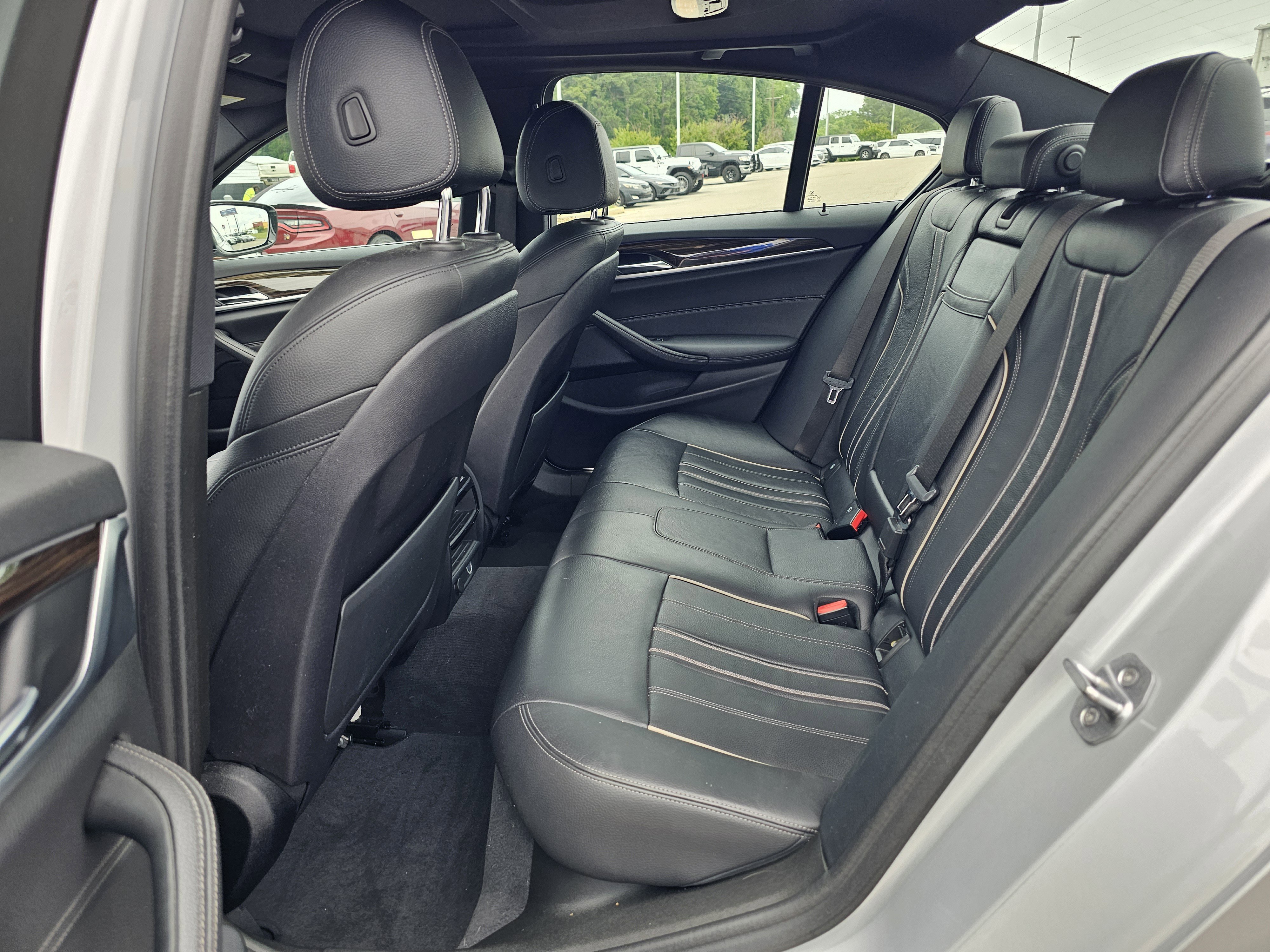 2019 BMW 5 Series 530e - Photo 33