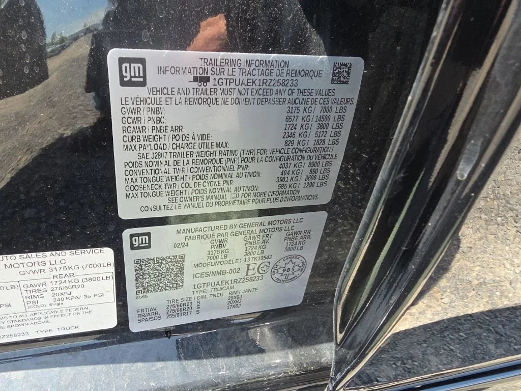 Used 2024 Onyx Black GMC Pro image 29