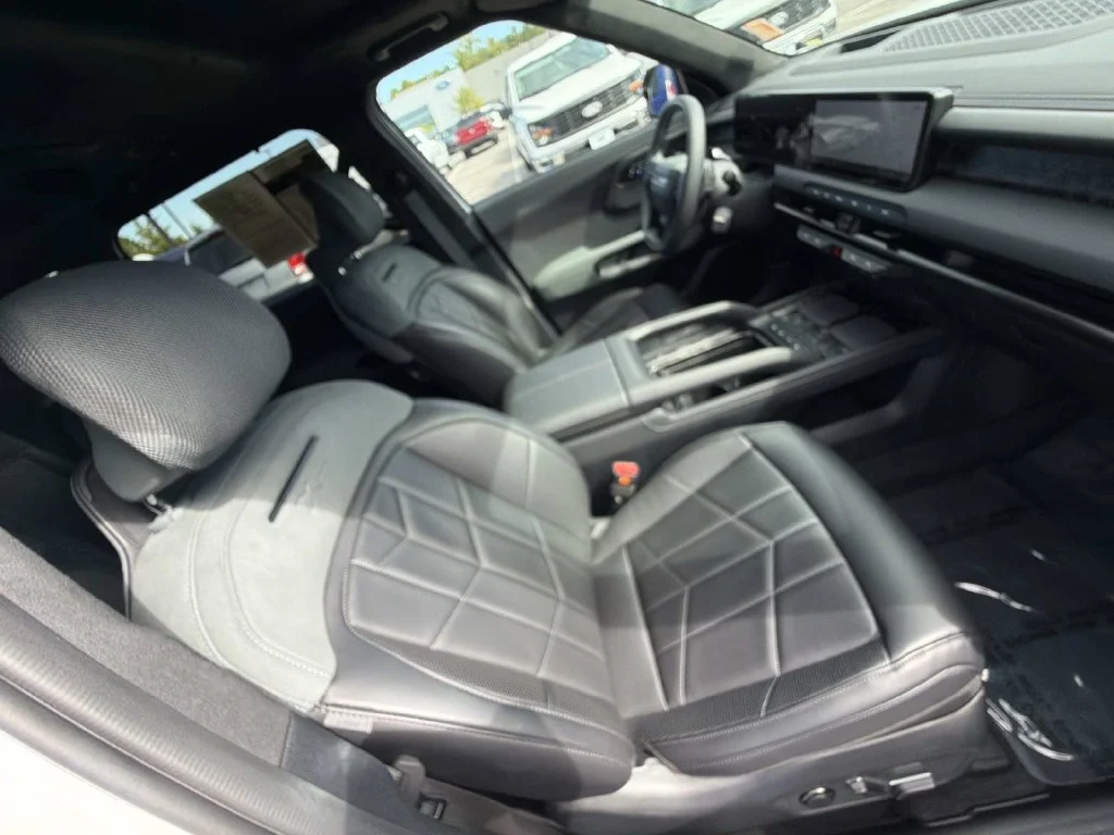 Used 2027 White Kia X-Pro SX-Prestige image 31