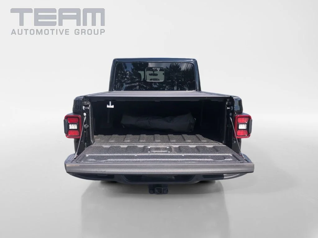 Used 2023 Black Jeep Overland image 13
