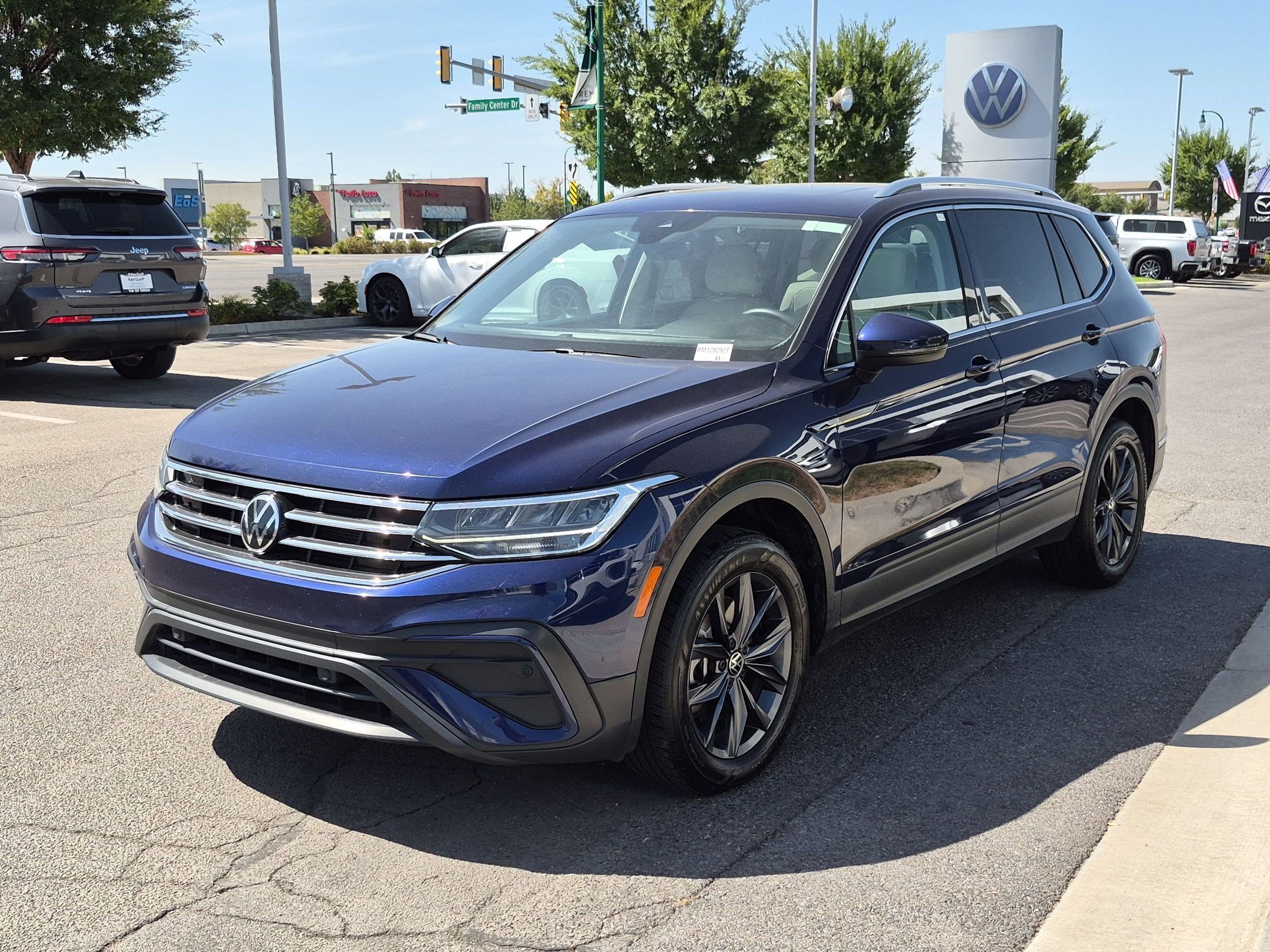 Used 2023 Atlantic Blue Metallic Volkswagen SE image 9