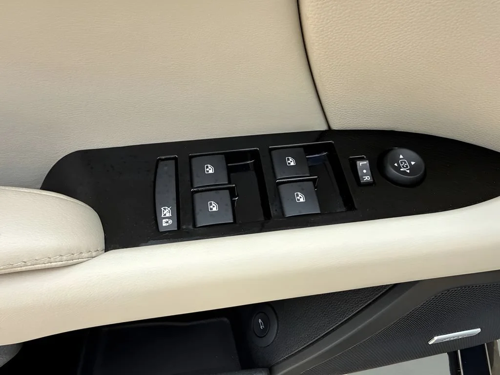 Used 2018 PHANTOM GRAY METALLIC Cadillac  image 26