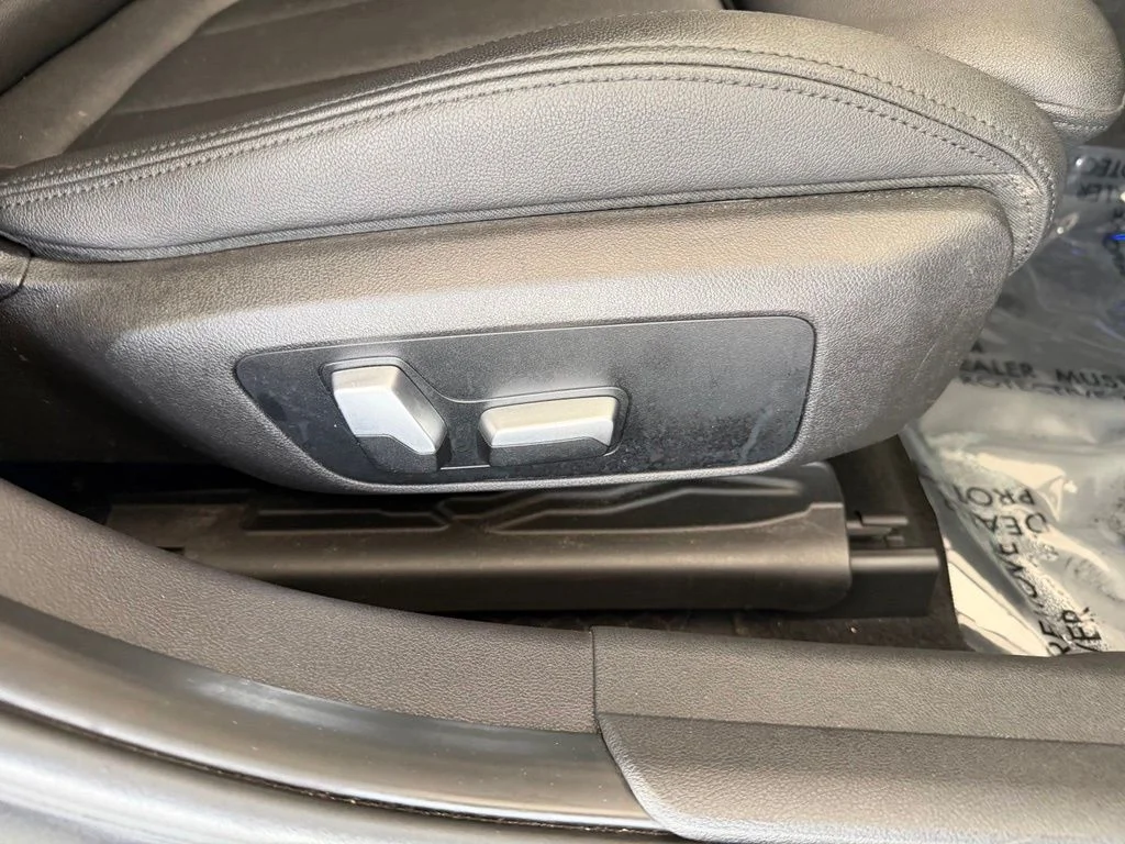 Used 2021 Gray BMW 330i image 27